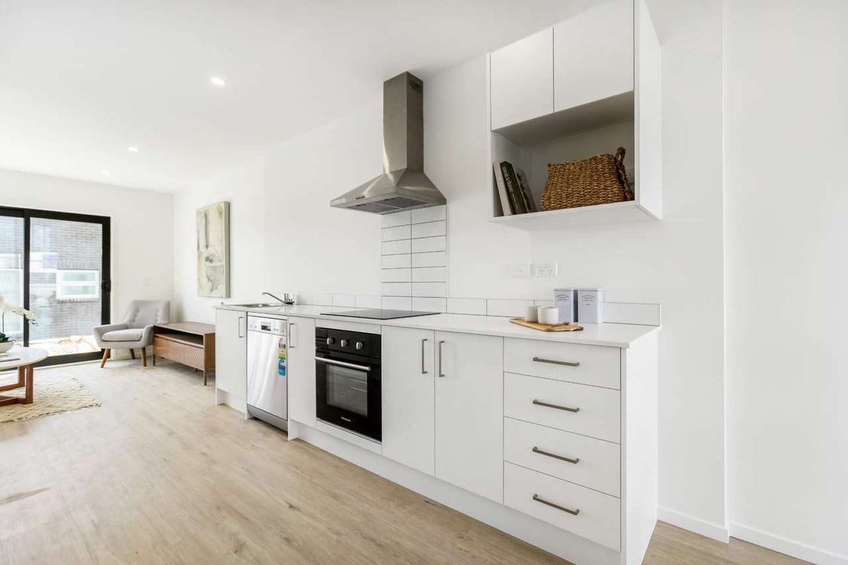 60 Rauemi Way, Te Atatū South, Auckland - Carousel 1