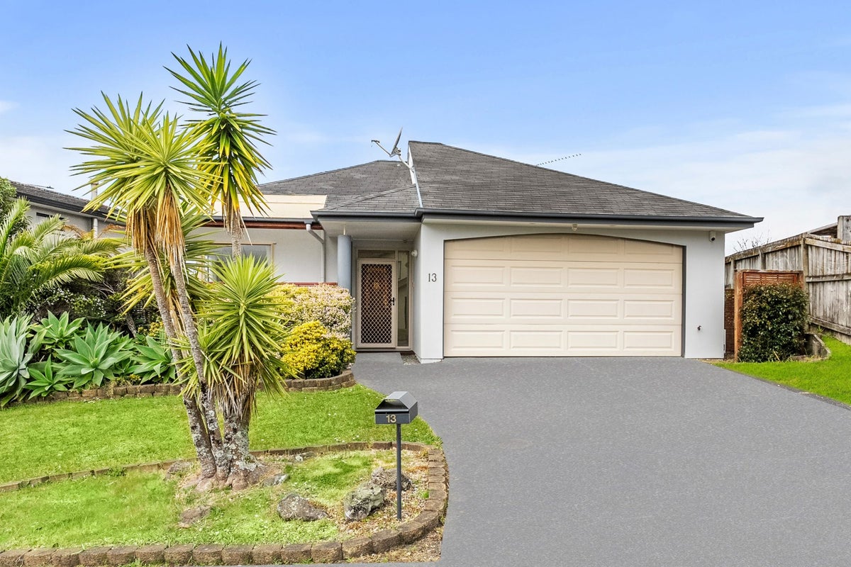 13 Fearnley Grove, Albany, North Shore City, Auckland - Carousel 1