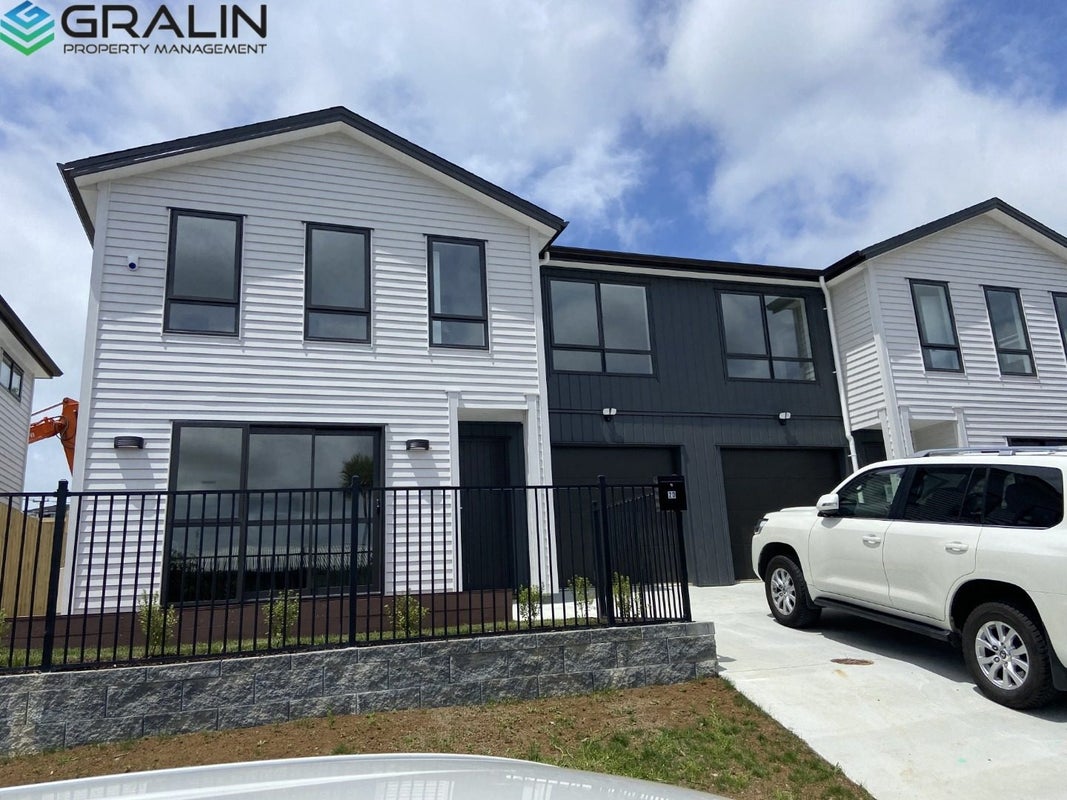 2B Grandison Crescent, New Lynn, Auckland - Carousel 1