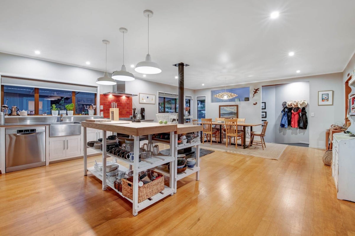 9 Glengarry Avenue, Manly, Whangaparaoa - Carousel 2
