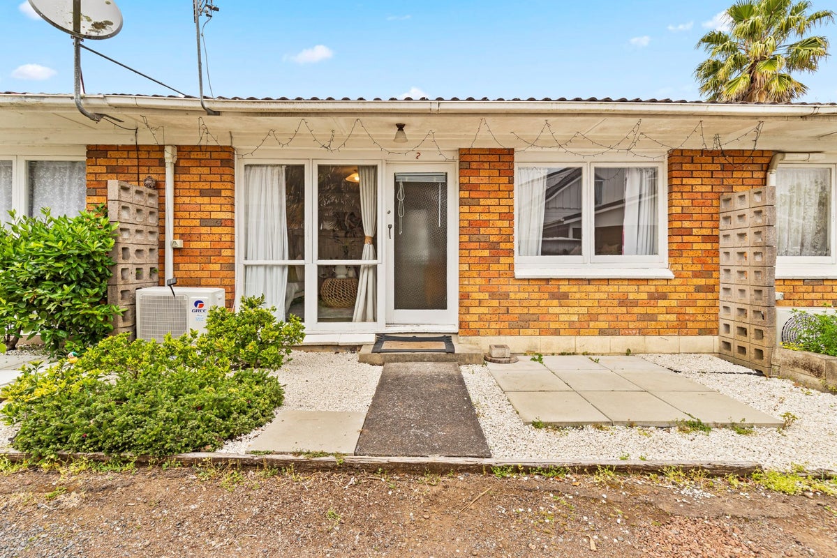 2/20 Henley Road, Mount Eden, Auckland - Carousel 1