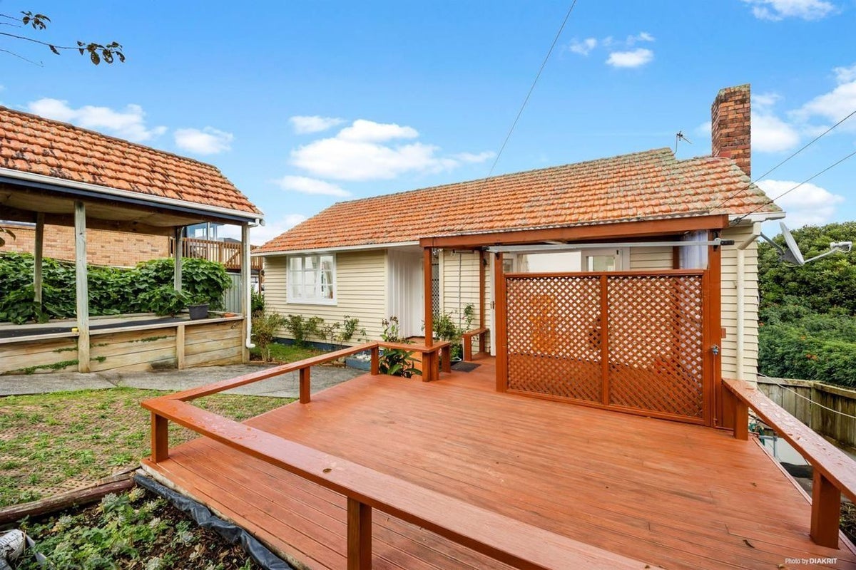 13A Milliken Avenue, Mount Roskill, Auckland - Carousel 1