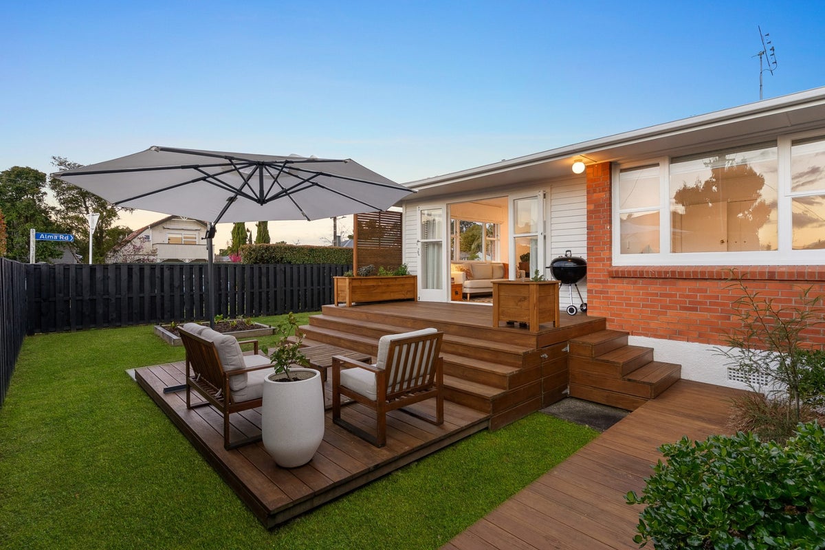 1/84 Nile Road, Milford, Auckland - Carousel 1