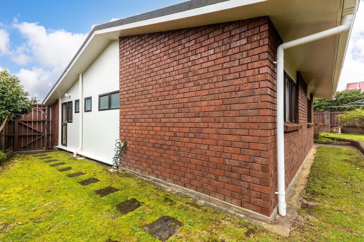 10 Ruskin Place, Westown, New Plymouth - Carousel 28