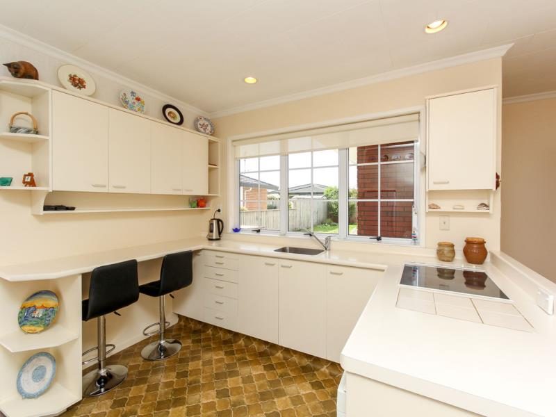 13 Waiwera Place, Merrilands, New Plymouth - Carousel 2