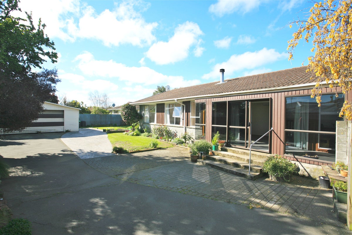 74 Warren Crescent, Hillmorton, Christchurch - Carousel 1
