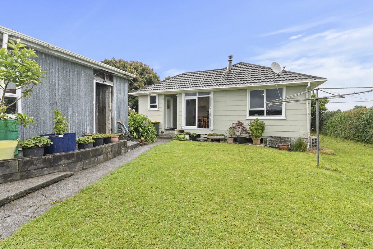 64 Omata Road, Marfell, New Plymouth - Carousel 1