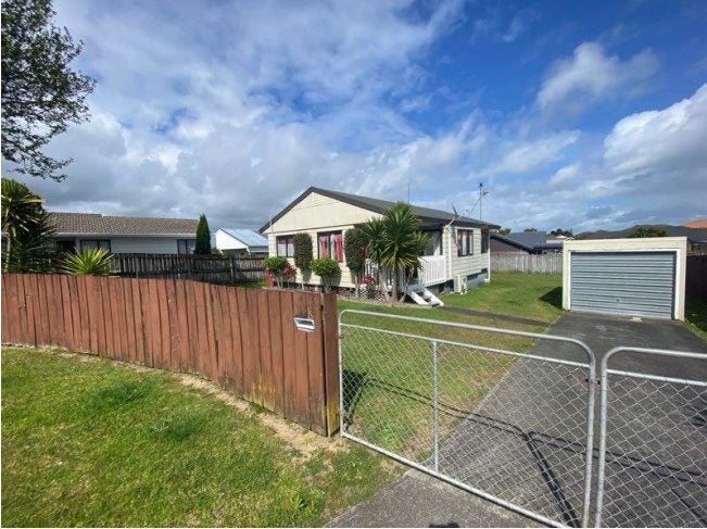 8 Rhine Place, Weymouth, Auckland - Carousel 2