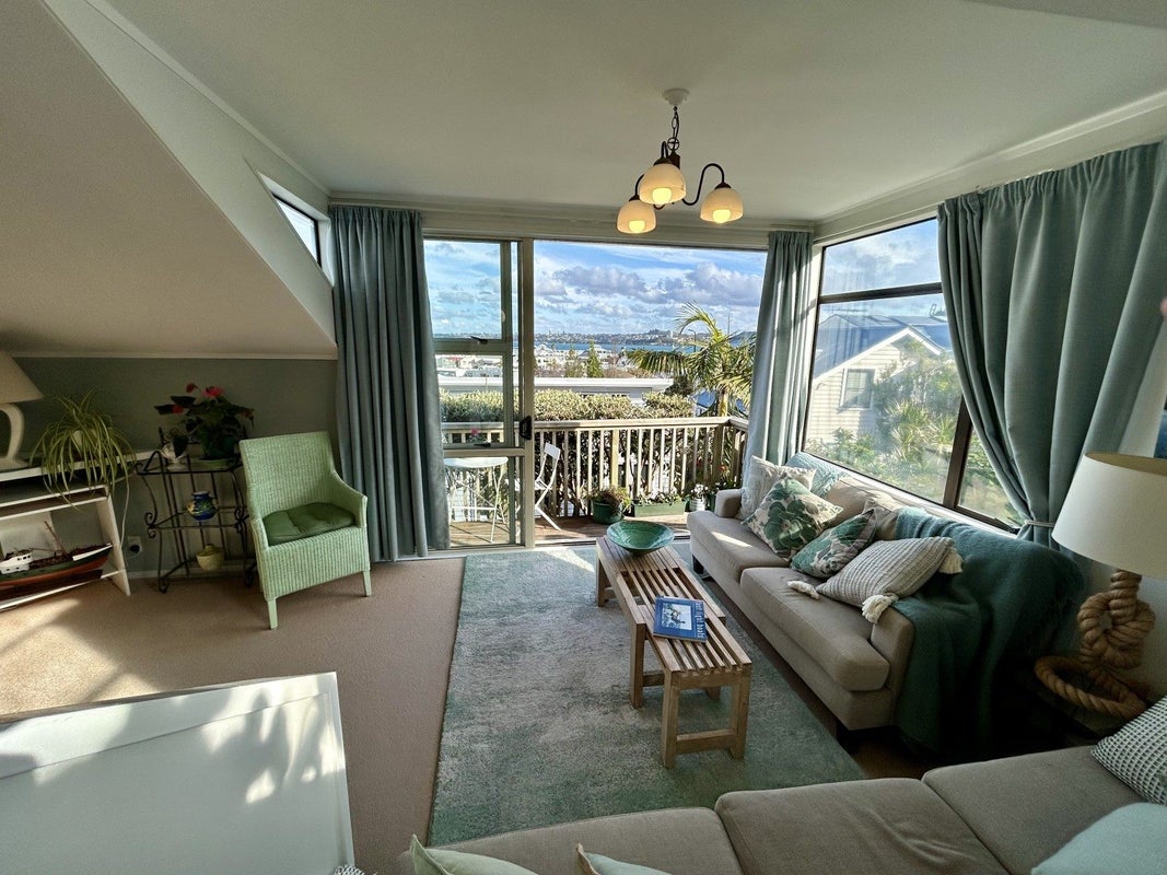 2/9 Calliope Road, Devonport, Auckland - Carousel 1