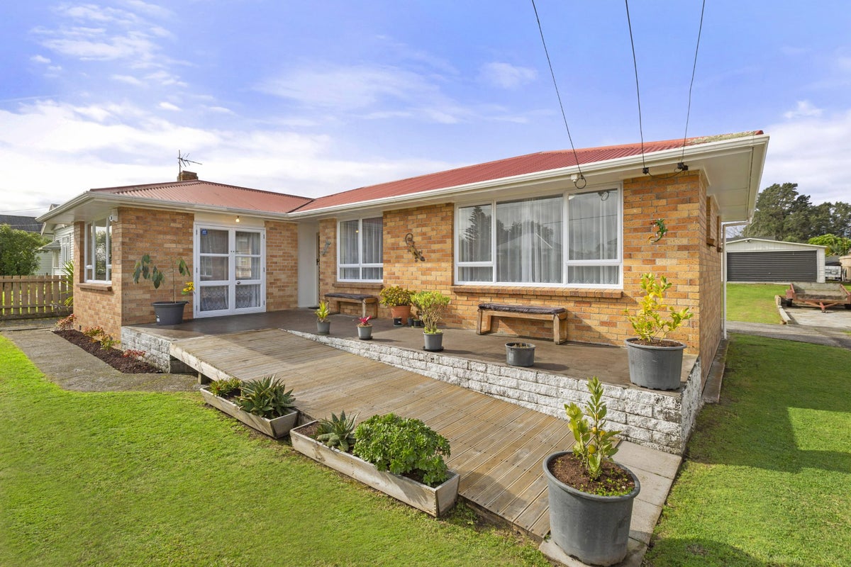 136 Hakanoa Street, Huntly - Carousel 2