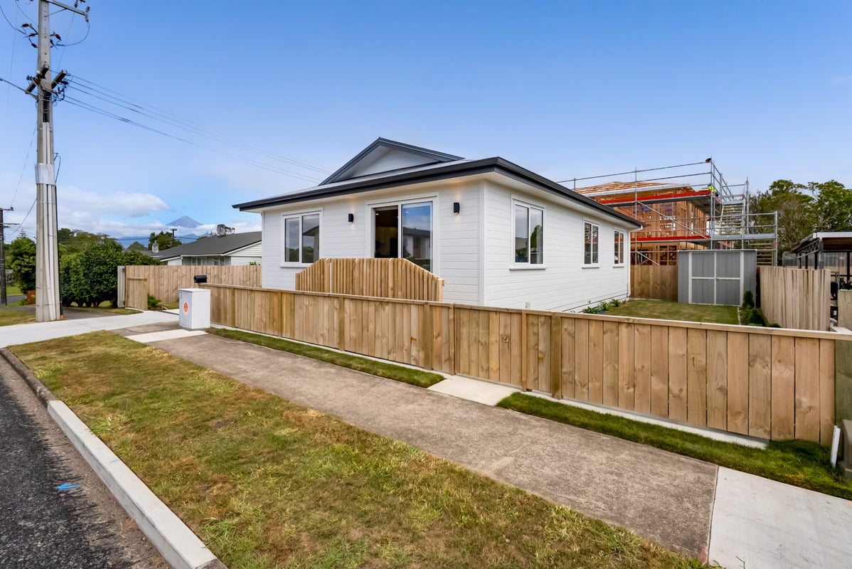 16 Holford Street, Westown, New Plymouth - Carousel 21