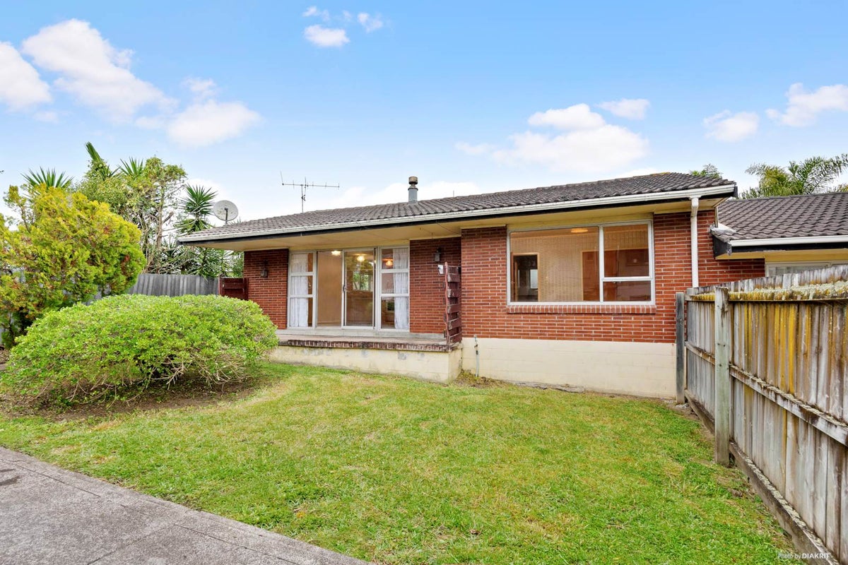 1/124 Lynwood Road, New Lynn, Auckland - Carousel 1