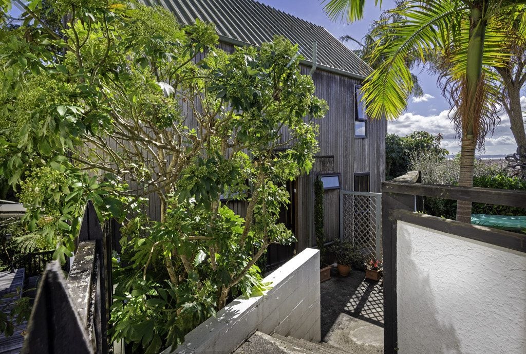 8/20 Selwyn Road, Howick, Auckland - Carousel 1