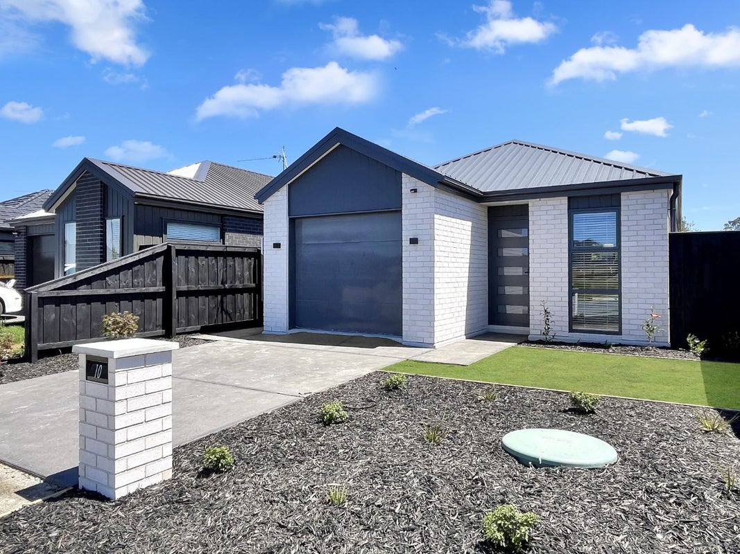 10 Oakmill Drive, Casebrook, Christchurch - Carousel 1