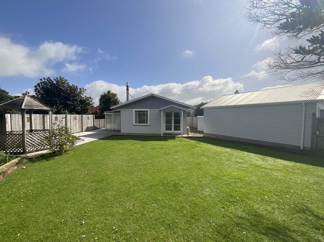 194 Seaview Road, Westown, New Plymouth - Carousel 2