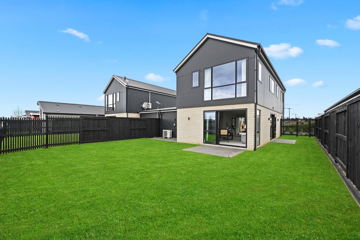 53 Probert Crescent, Chartwell, Hamilton - Carousel 2