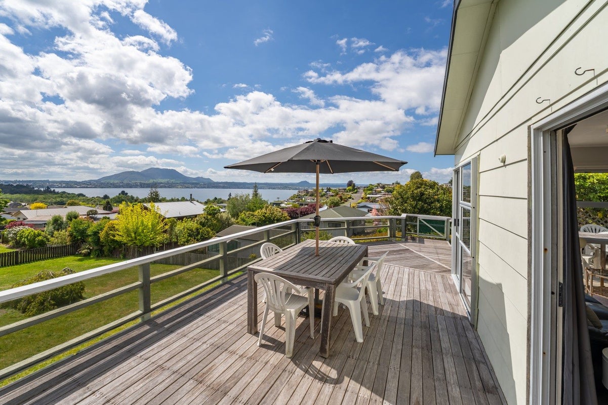 20 Shera Street, Acacia Bay, Taupo - Carousel 1