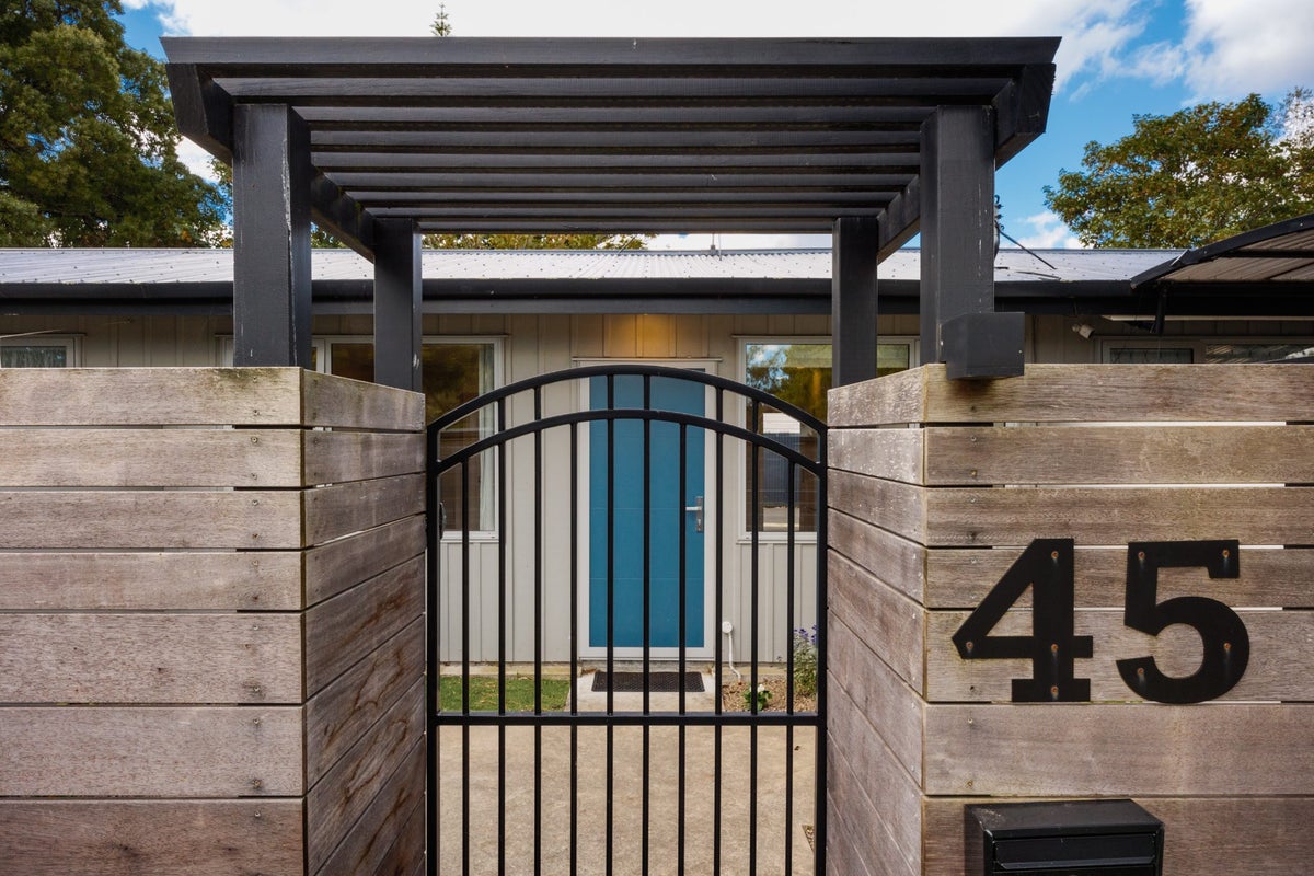 45 Hereford Street, West End, Palmerston North - Carousel 1