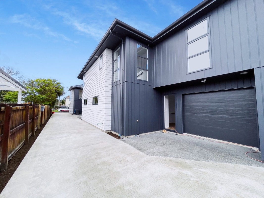 24 Kawiti Avenue, Point England, Auckland - Carousel 2