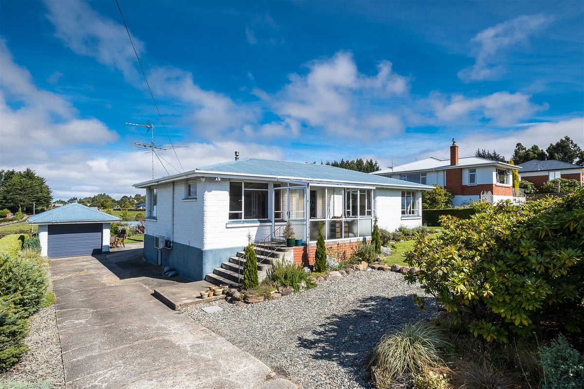 45 Three Mile Hill Road, Halfway Bush, Dunedin - Carousel 1
