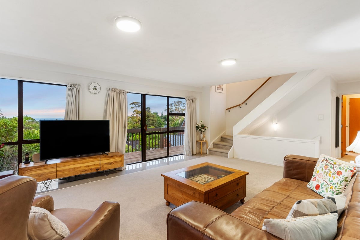 1/14 Kirkdale Place, Northcross, Auckland - Carousel 2