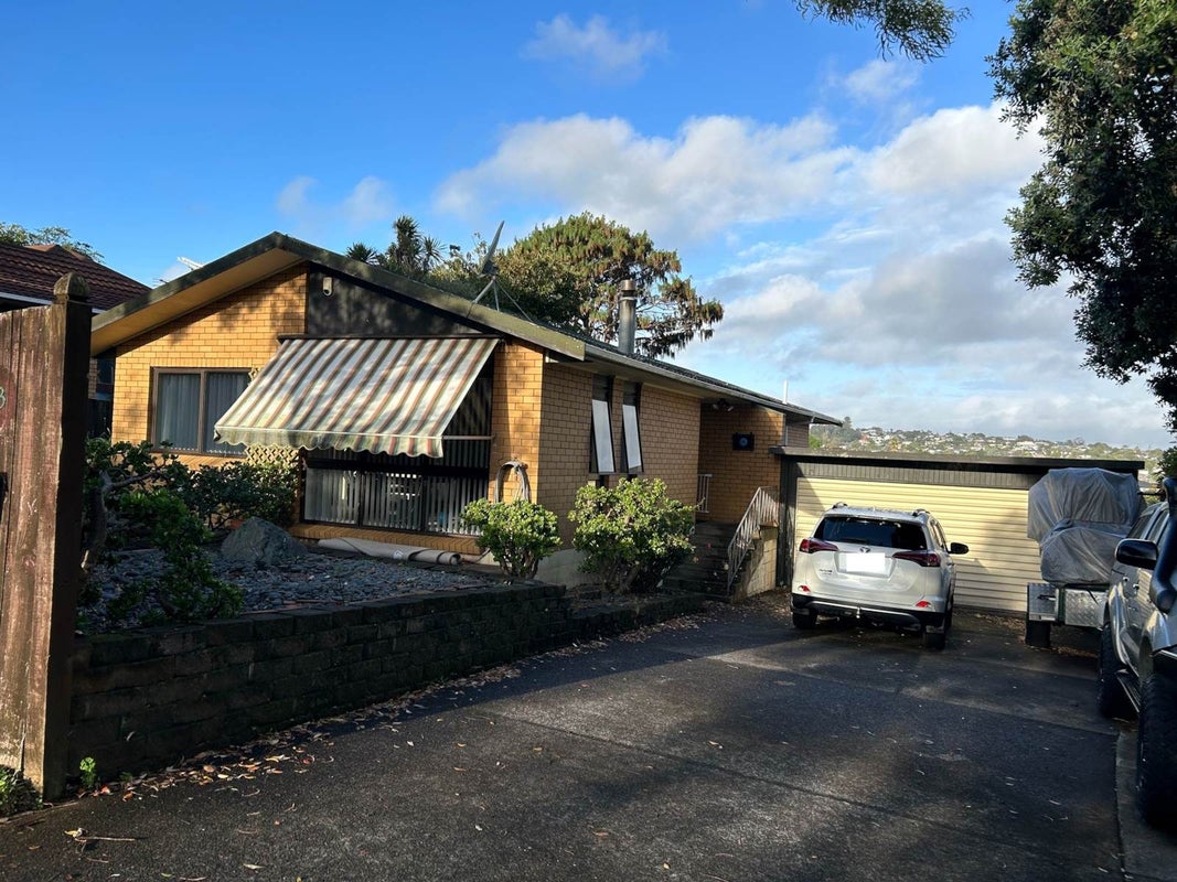 13 Mark Edward Drive, Half Moon Bay, Auckland - Carousel 1