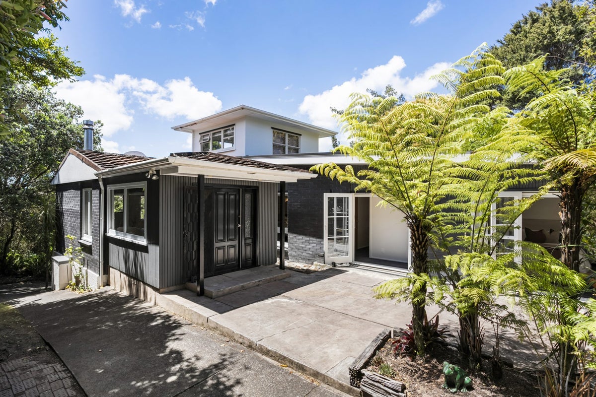 11 Awhiorangi Promenade, Swanson, Auckland - Carousel 1