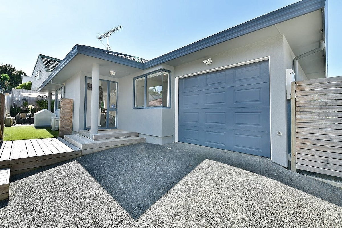 2/128 Brian Crescent, Stanmore Bay, Whangaparaoa - Carousel 1
