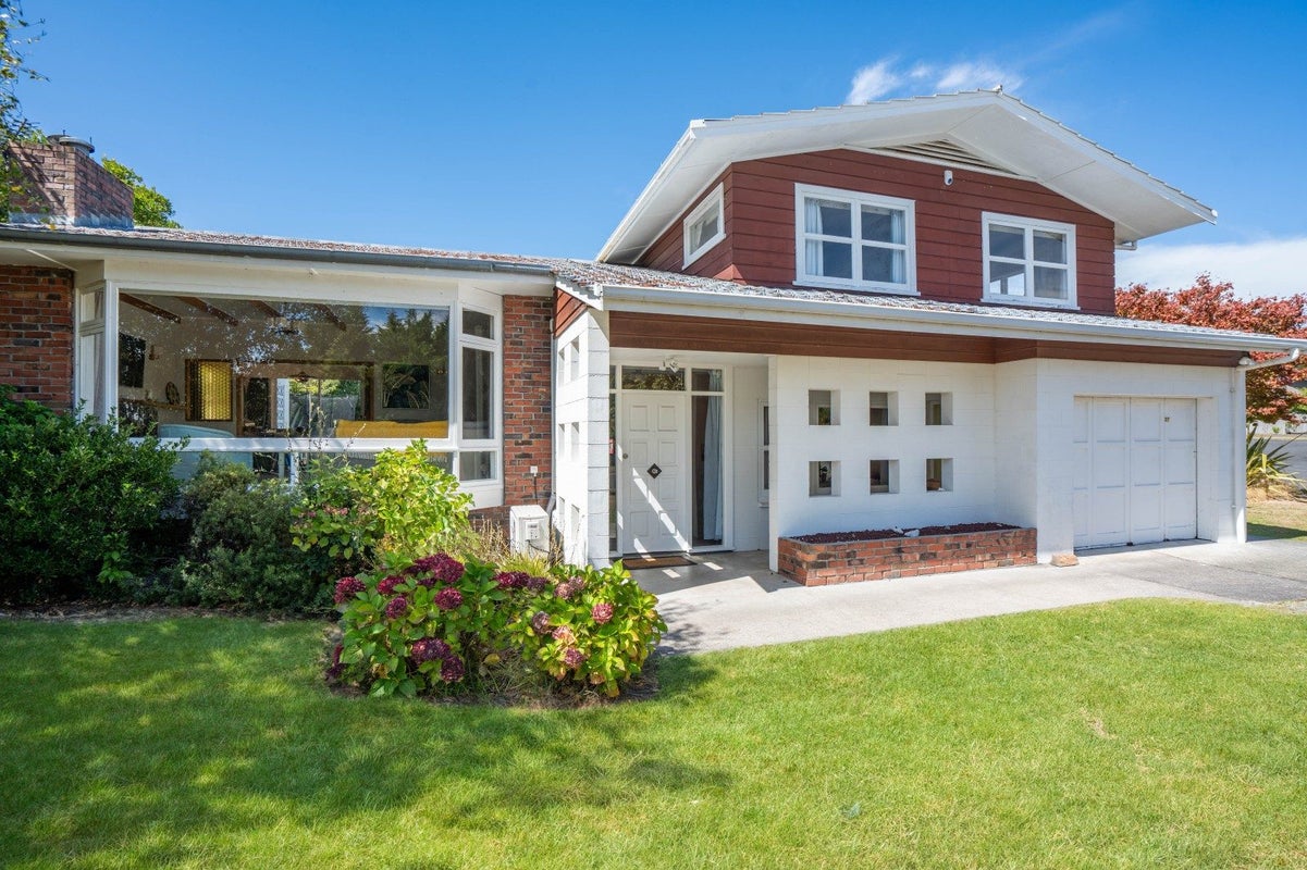 27 Oregon Drive, Rainbow Point, Taupo - Carousel 1