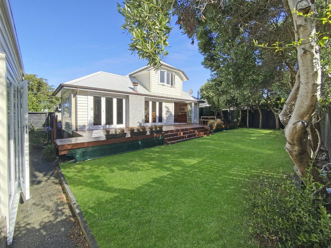 12 Hector Street, Seatoun, Wellington - Carousel 1