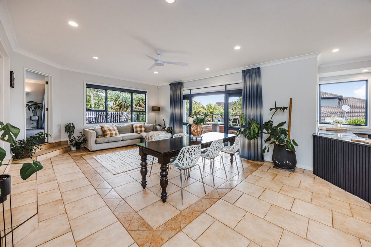 62 Keywella Drive, Conifer Grove, Takanini - Carousel 2