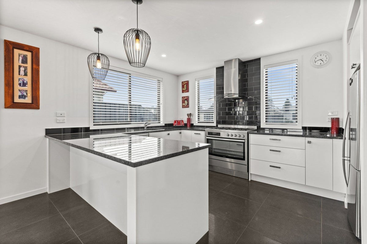 11 Aparima Place, Awatoto, Napier - Carousel 2