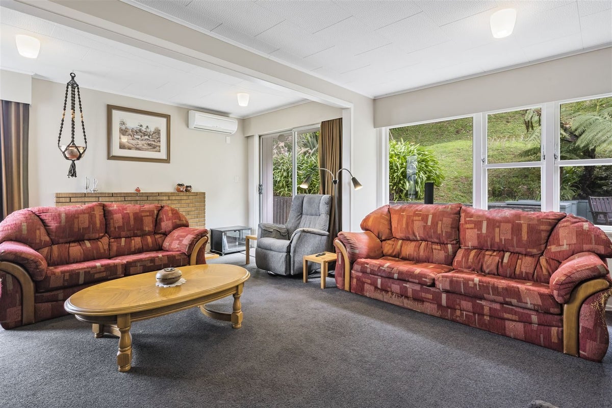 19 Camellia Terrace, Maungaraki, Lower Hutt - Carousel 2