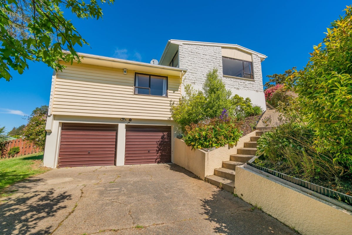 35 Pioneer Crescent, Helensburgh, Dunedin - Carousel 1