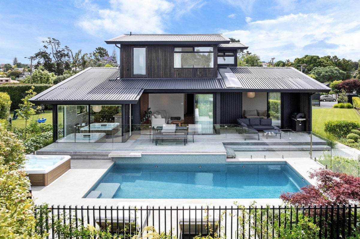 56 Covil Avenue, Te Atatu South, Auckland - Carousel 1