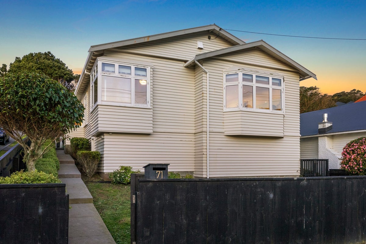 71 Donald Street, Karori, Wellington - Carousel 1