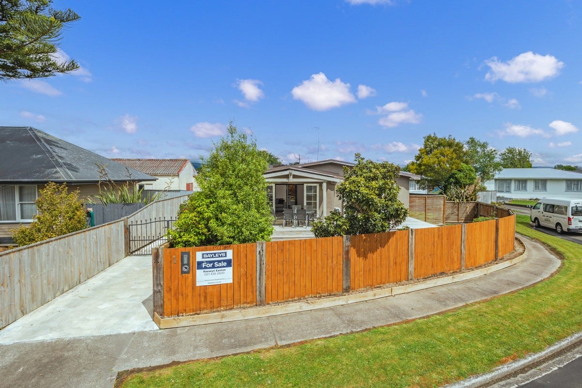 1 Weber Place, Roslyn, Palmerston North - Carousel 1