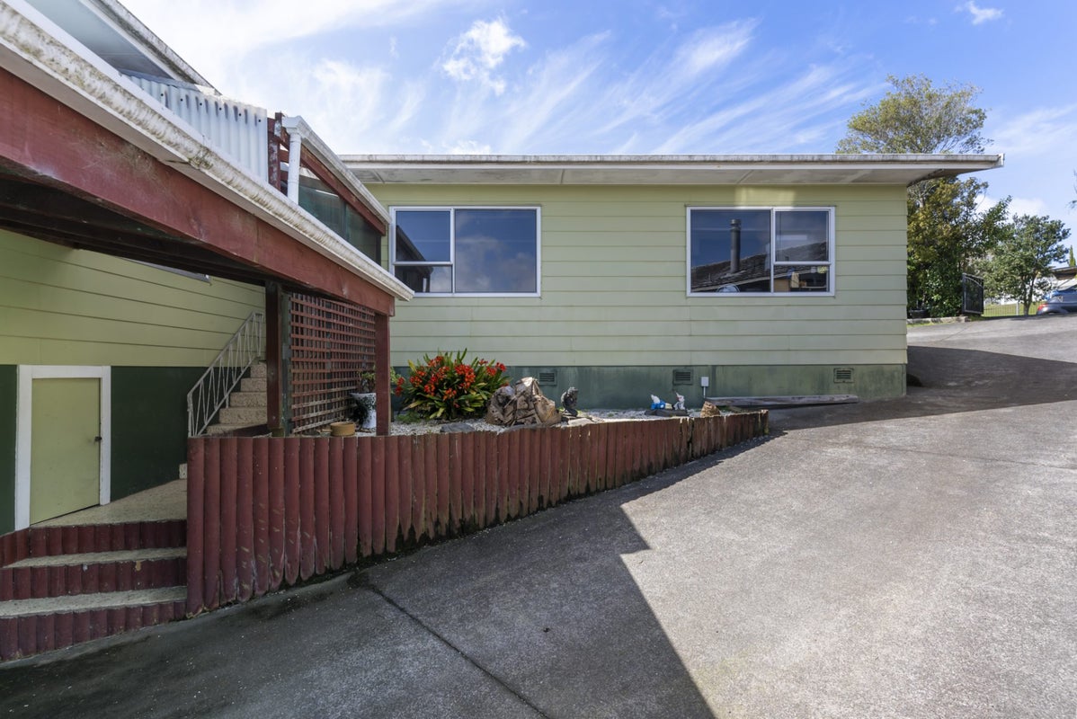 27 Brunner Road, Glen Eden, Auckland - Carousel 1