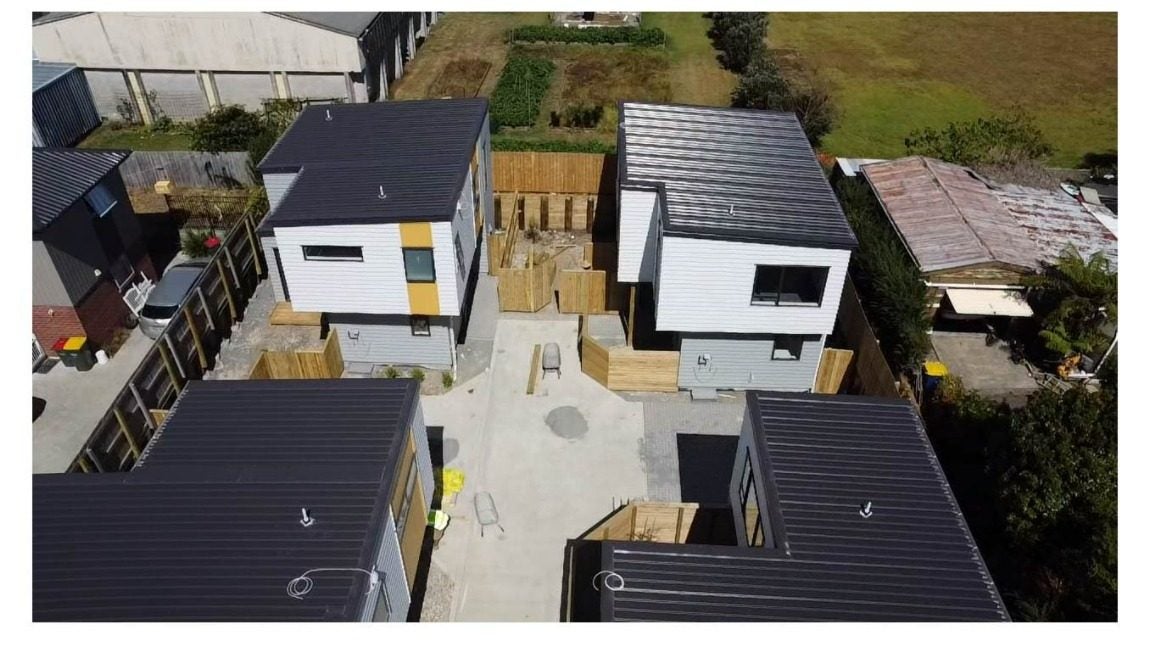 4/4 Edgerton Road, Te Atatu Peninsula, Auckland - Carousel 1