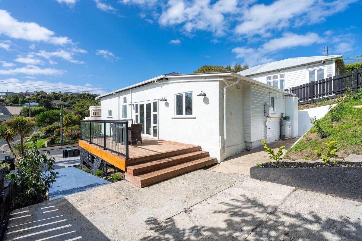 16 Cranston Street, Andersons Bay, Dunedin - Carousel 1