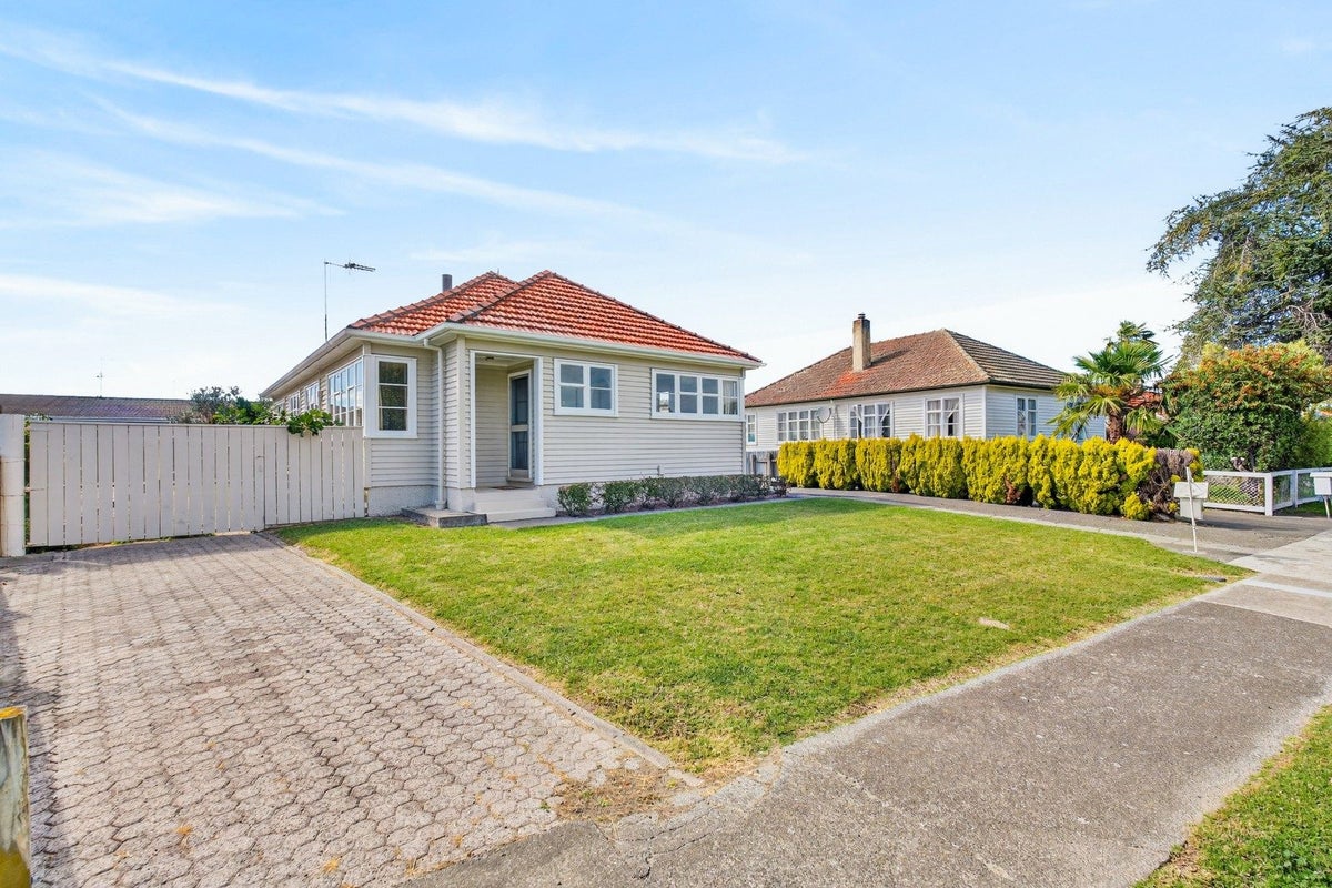 4 Russell Road, Marewa, Napier - Carousel 1