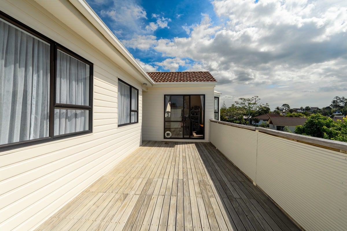 10 Merida Place, Unsworth Heights, Auckland - Carousel 1