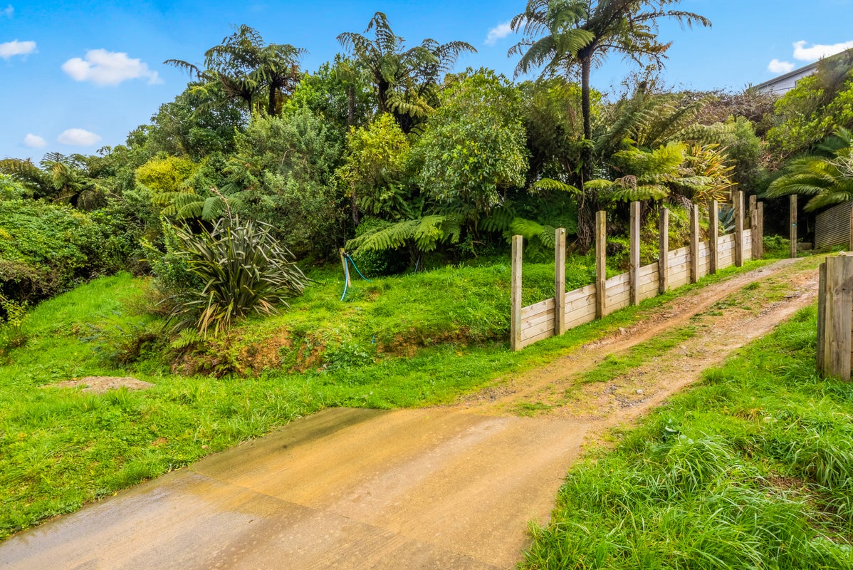 126 George Street, Stokes Valley, Lower Hutt - Carousel 13