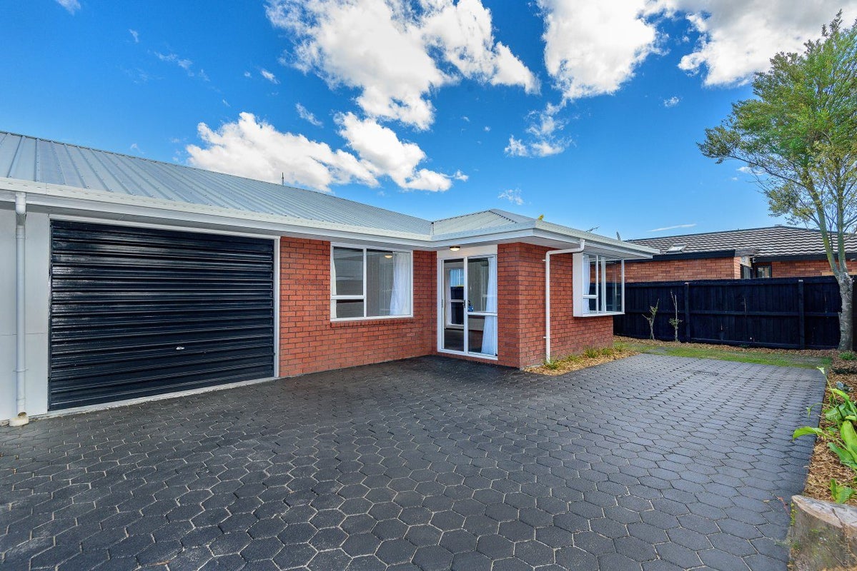 4/97 Mandeville Street, Riccarton, Christchurch - Carousel 1