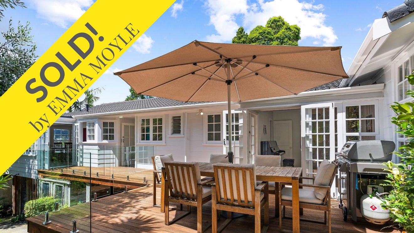 12 Puketitiro Street, Glen Eden, Auckland - Carousel 1