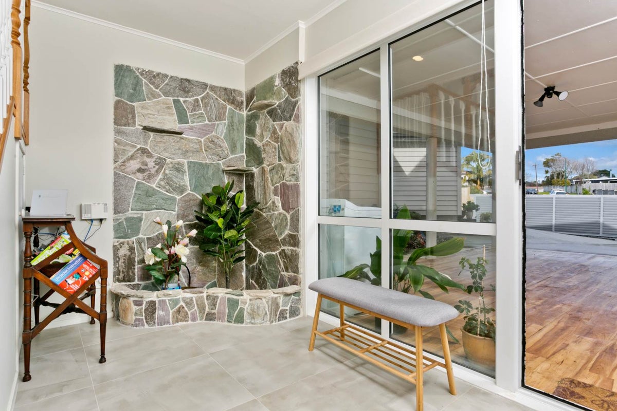 5 Bellcroft Place, Belmont, Auckland - Carousel 2