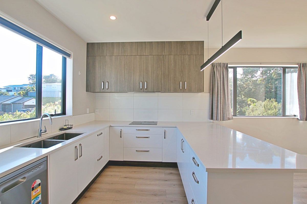 8 Springhill Lane, Sunnyvale, Auckland - Carousel 2
