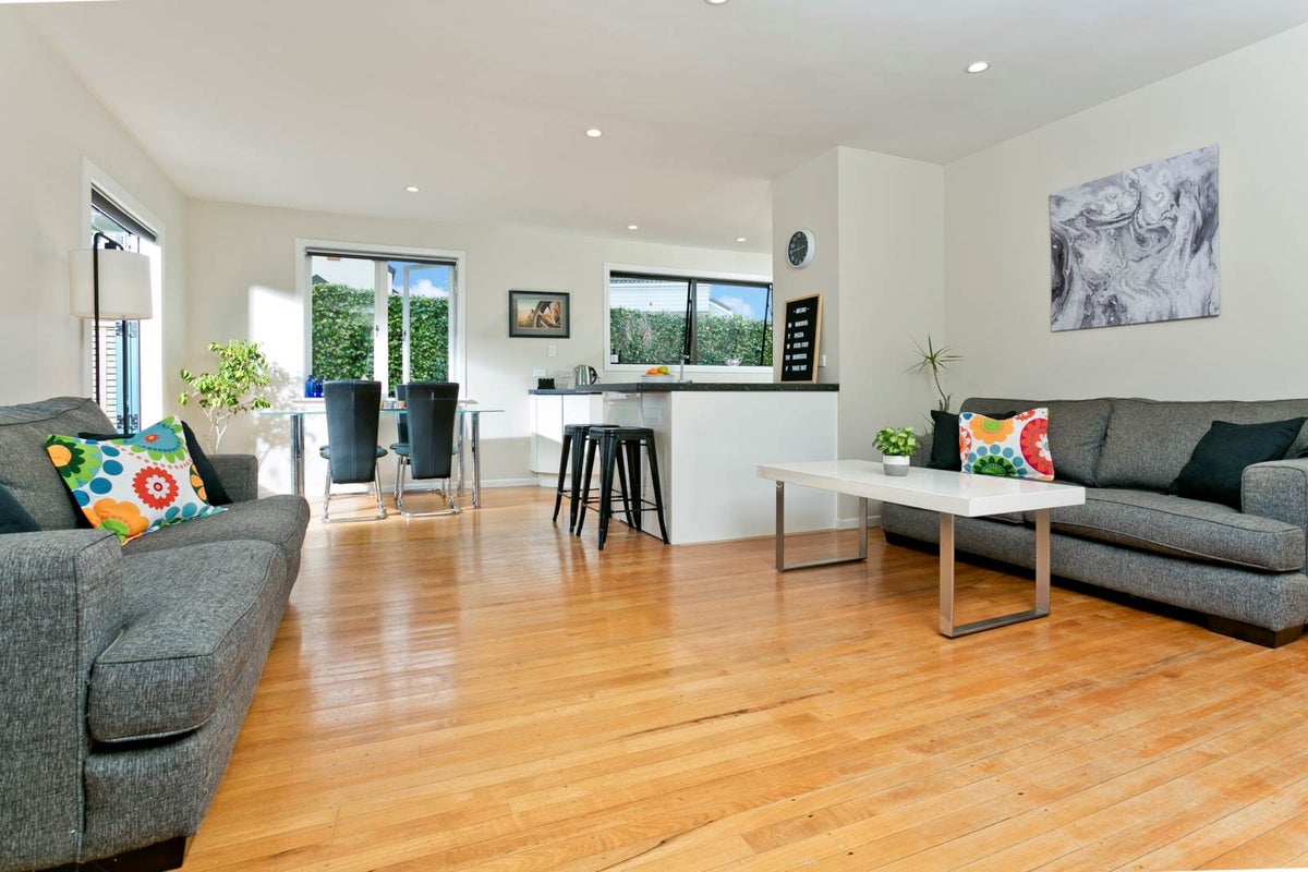 4 Trinidad Road, Sunnynook, Auckland - Carousel 1