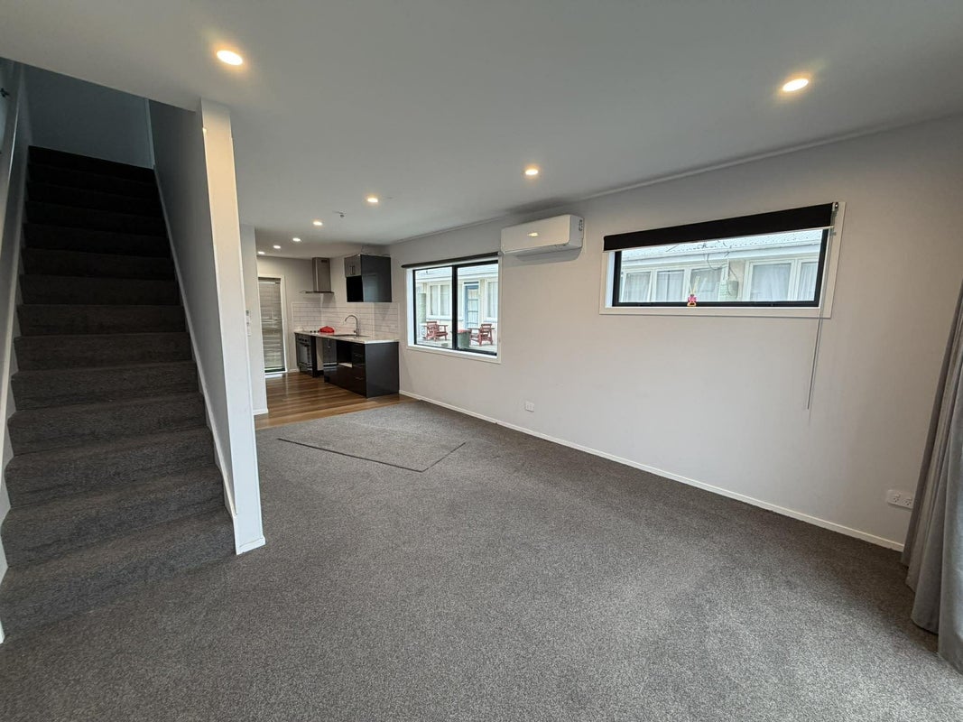 6/36 Camp Street, Silverstream, Upper Hutt - Carousel 2