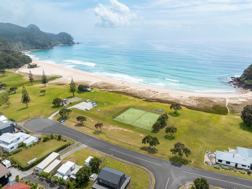 6/104 The Grove, Onemana, Whangamata - Carousel 2